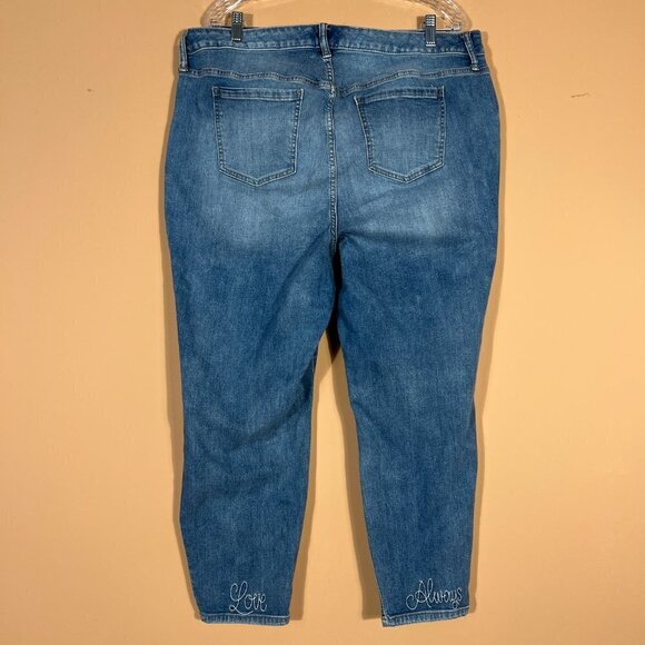 Torrid Plus Girlfriend Mid=Rise Embroidered Follow Your Heart Jeans - Picture 4 of 12